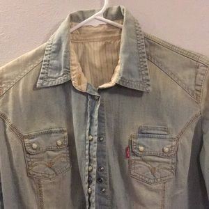 Levi’s beautiful cowgirl shirt 🎉